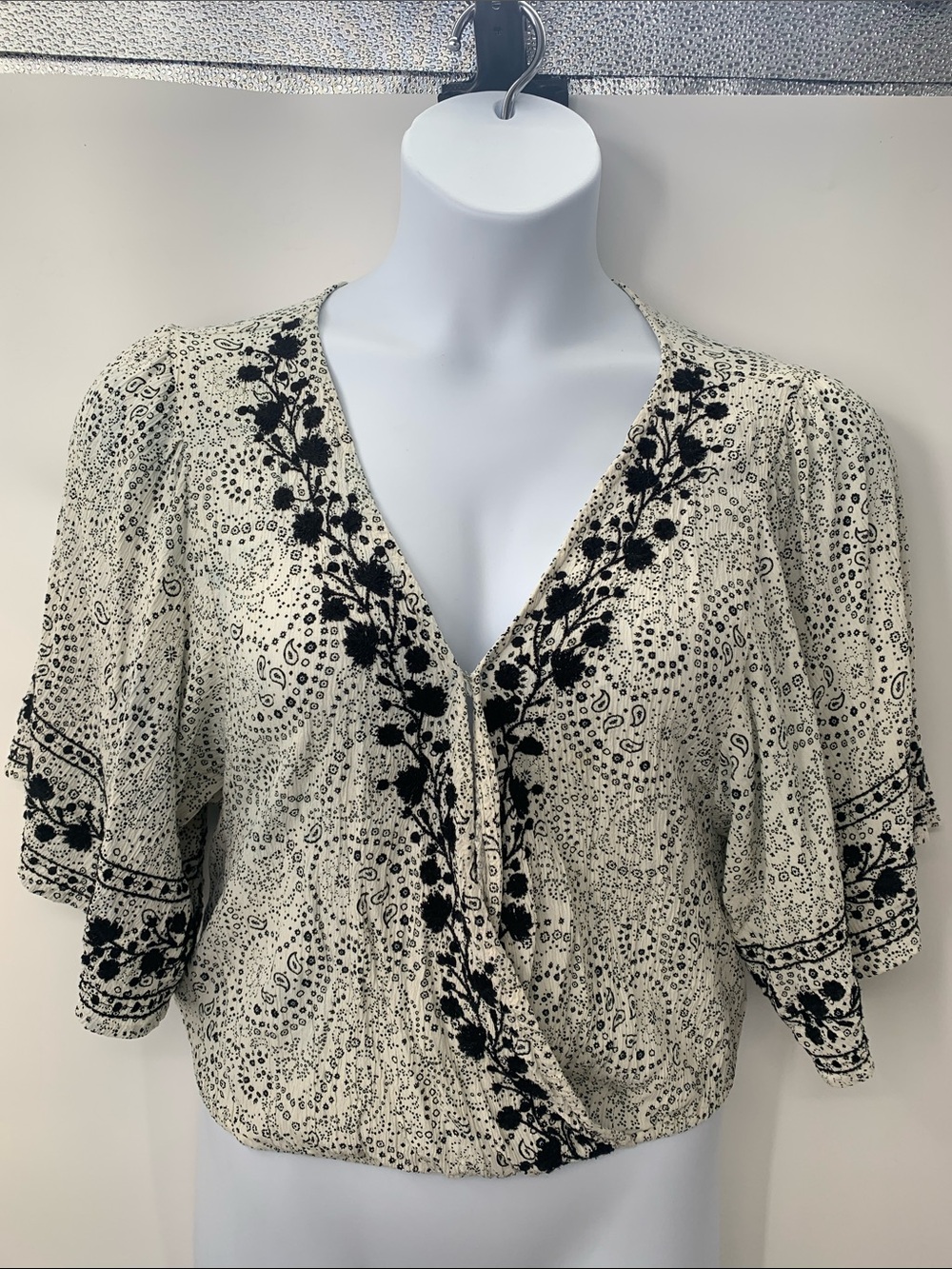 American Eagle Wide Sleeve Embroidered V Neck Wrap Boho Top Size Medium